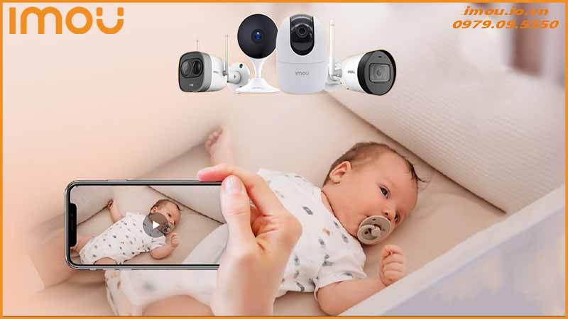 me-bim-sua-o-son-tra-dung-imou-de-theo-doi-be-khi-di-lam